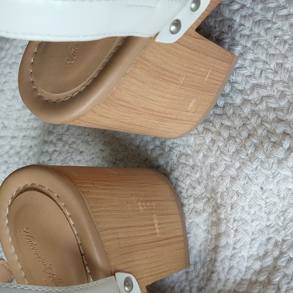 Universal Thread April White Faux Wood Block Heel Sandals - Picture 10 of 16
